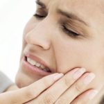Как успокоить боль в зубах в домашних условиях